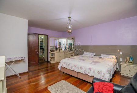 Casa com 344m², 4 quartos, 1 suíte, 5 vagas, no bairro Cristo Redentor em Porto Alegre