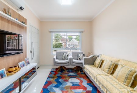 Casa com 105m², 3 quartos, 1 suíte, 1 vaga, no bairro Jardim Itu em Porto Alegre