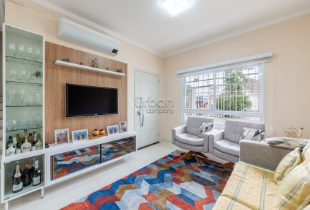 Casa com 105m², 3 quartos, 1 suíte, 1 vaga, no bairro Jardim Itu em Porto Alegre