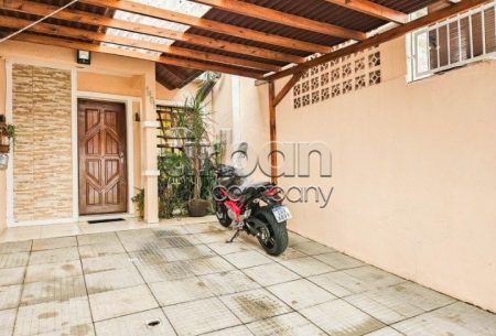Casa com 67m², 2 quartos, 2 vagas, no bairro São José em Canoas