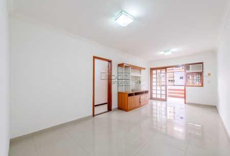 Apartamento com 105m², 3 quartos, 1 suíte, 1 vaga, no bairro Passo da Areia em Porto Alegre