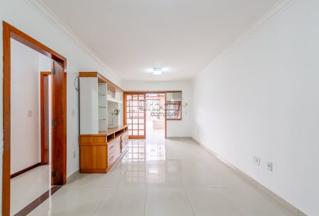 Apartamento com 105m², 3 quartos, 1 suíte, 1 vaga, no bairro Passo da Areia em Porto Alegre