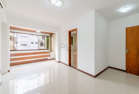 Apartamento com 105m², 3 quartos, 1 suíte, 1 vaga, no bairro Passo da Areia em Porto Alegre