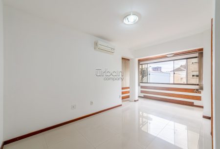 Apartamento com 105m², 3 quartos, 1 suíte, 1 vaga, no bairro Passo da Areia em Porto Alegre