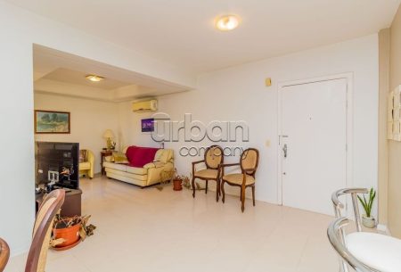 Apartamento com 101m², 3 quartos, 1 suíte, 2 vagas, no bairro Auxiliadora em Porto Alegre