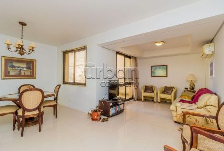 Apartamento com 101m², 3 quartos, 1 suíte, 2 vagas, no bairro Auxiliadora em Porto Alegre