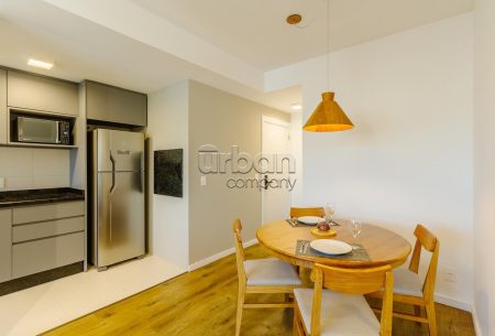 Apartamento com 64m², 2 quartos, 1 suíte, 1 vaga, no bairro Menino Deus em Porto Alegre