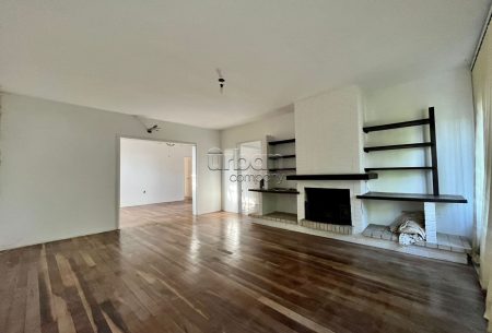 Casa com 290m², 3 quartos, 1 suíte, 5 vagas, no bairro Três Figueiras em Porto Alegre
