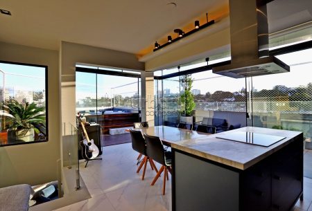 Cobertura com 173m², 2 quartos, 2 suítes, 2 vagas, no bairro Chácara das Pedras em Porto Alegre