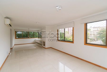 Apartamento com 144m², 3 quartos, 1 suíte, 2 vagas, no bairro Auxiliadora em Porto Alegre