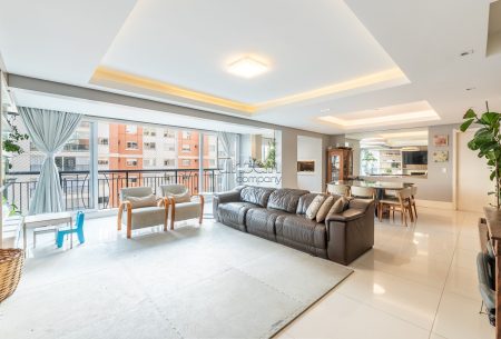 Apartamento com 163m², 3 quartos, 3 vagas, no bairro Jardim Europa em Porto Alegre