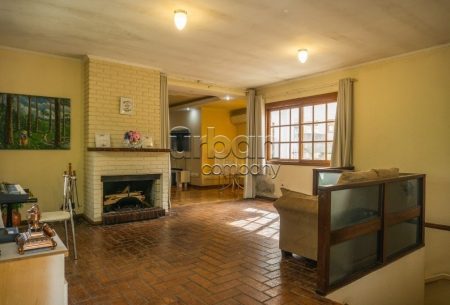 Casa com 173m², 2 quartos, 1 suíte, 2 vagas, no bairro Chácara Das Pedras em Porto Alegre