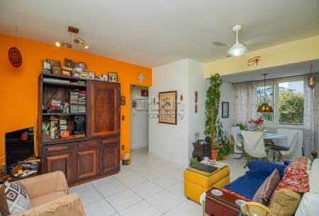 Apartamento com 72m², 3 quartos, 1 vaga, no bairro Chácara Das Pedras em Porto Alegre