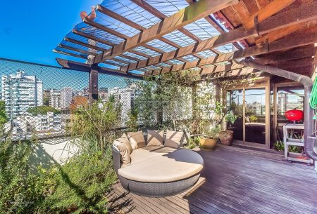 Cobertura com 386m², 3 quartos, 1 suíte, 4 vagas, no bairro Rio Branco em Porto Alegre
