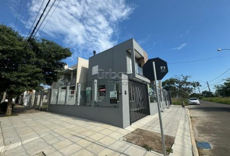 Casa com 80m², 2 quartos, 2 suítes, 2 vagas, no bairro Mont Serrat em Canoas