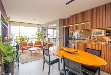 Apartamento com 101m², 2 quartos, 1 suíte, 1 vaga, no bairro Rio Branco em Porto Alegre