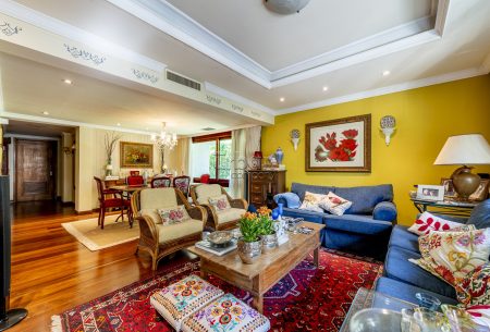 Apartamento com 246m², 3 quartos, 1 suíte, 2 vagas, no bairro Petrópolis em Porto Alegre