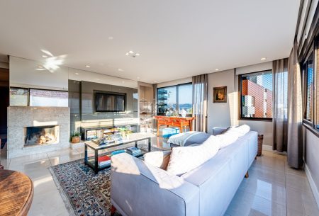 Apartamento com 168m², 3 quartos, 3 suítes, 3 vagas, no bairro Rio Branco em Porto Alegre