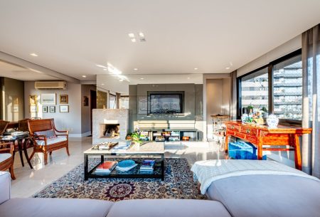 Apartamento com 168m², 3 quartos, 3 suítes, 3 vagas, no bairro Rio Branco em Porto Alegre