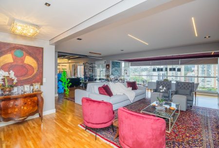 Apartamento com 162m², 3 quartos, 3 suítes, 3 vagas, no bairro Central Parque em Porto Alegre