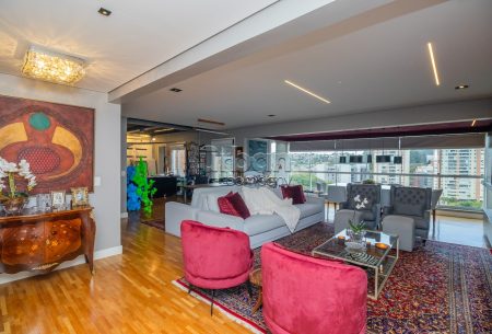 Apartamento com 162m², 3 quartos, 3 suítes, 3 vagas, no bairro Central Parque em Porto Alegre