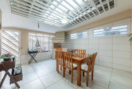 Apartamento Garden com 150m², 3 quartos, 1 suíte, 1 vaga, no bairro Petrópolis em Porto Alegre