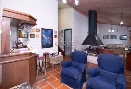 Casa com 200m², 3 quartos, 3 vagas, no bairro Menino Deus em Porto Alegre