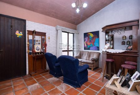 Casa com 200m², 3 quartos, 3 vagas, no bairro Menino Deus em Porto Alegre