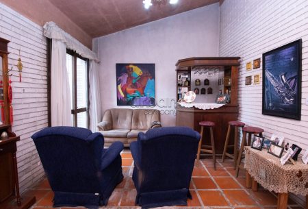 Casa com 200m², 3 quartos, 3 vagas, no bairro Menino Deus em Porto Alegre