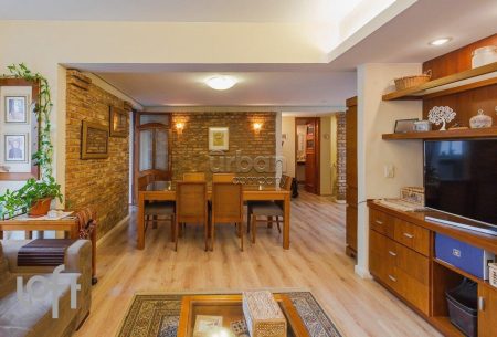 Apartamento Garden com 303m², 4 quartos, 1 suíte, 2 vagas, no bairro Moinhos de Vento em Porto Alegre