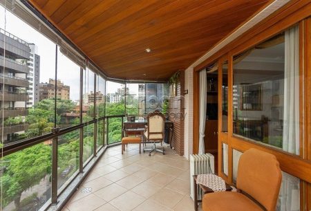 Apartamento com 164m², 3 quartos, 1 suíte, 2 vagas, no bairro Mont Serrat em Porto Alegre