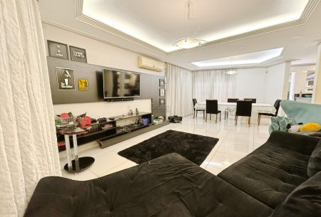 Casa com 326m², 4 quartos, 1 suíte, 2 vagas, no bairro Moinhos de Vento em Canoas