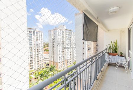 Apartamento com 105m², 3 quartos, 1 suíte, 2 vagas, no bairro Passo da Areia em Porto Alegre