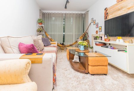 Apartamento com 80m², 2 quartos, 1 suíte, 2 vagas, no bairro Mont Serrat em Porto Alegre