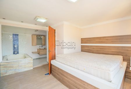 Casa com 107m², 3 quartos, 1 suíte, 2 vagas, no bairro Jardim Planalto em Porto Alegre