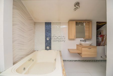 Casa com 107m², 3 quartos, 1 suíte, 2 vagas, no bairro Jardim Planalto em Porto Alegre