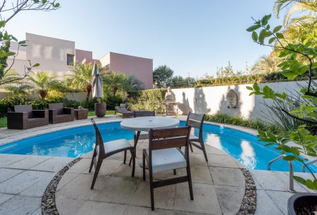 Casa com 282m², 3 quartos, 1 suíte, 3 vagas, no bairro Chácara das Pedras em Porto Alegre