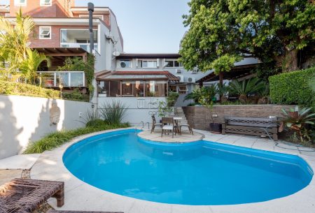 Casa com 282m², 3 quartos, 1 suíte, 3 vagas, no bairro Chácara das Pedras em Porto Alegre
