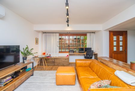 Casa em Condomínio com 271m², 3 quartos, 1 suíte, 3 vagas, no bairro Três Figueiras em Porto Alegre