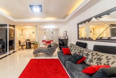 Casa com 320m², 4 quartos, 3 vagas, no bairro Jardim Planalto em Porto Alegre