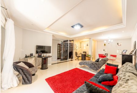 Casa com 320m², 4 quartos, 3 vagas, no bairro Jardim Planalto em Porto Alegre
