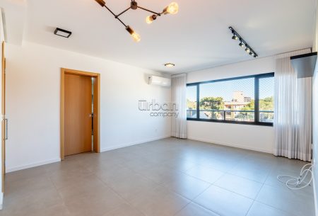 Apartamento com 102m², 3 quartos, 1 suíte, 2 vagas, no bairro Passo da Areia em Porto Alegre