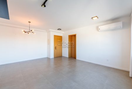 Apartamento com 102m², 3 quartos, 1 suíte, 2 vagas, no bairro Passo da Areia em Porto Alegre