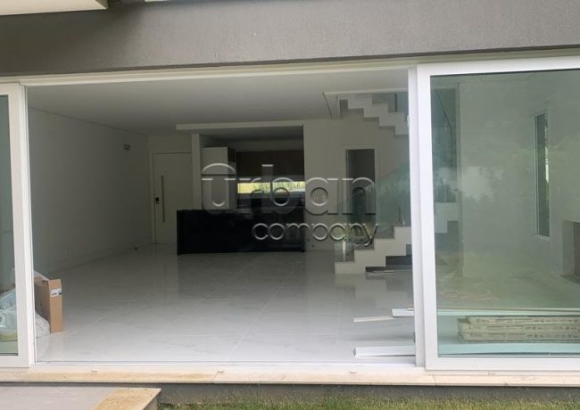 Casa em Condomínio com 459m², 3 quartos, 3 suítes, 3 vagas, no bairro Pedra Redonda em Porto Alegre