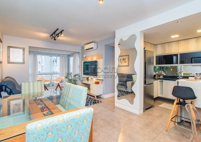 Apartamento com 81m², 3 quartos, 1 suíte, 1 vaga, no bairro Passo da Areia em Porto Alegre