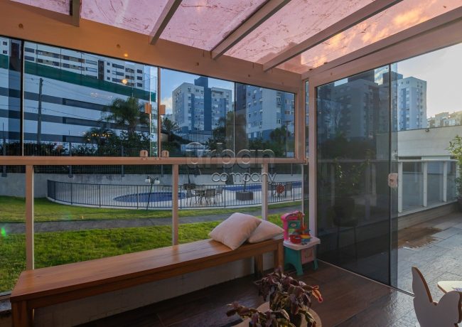 Apartamento Garden com 107m², 3 quartos, 1 suíte, 2 vagas, no bairro Chácara Das Pedras em Porto Alegre