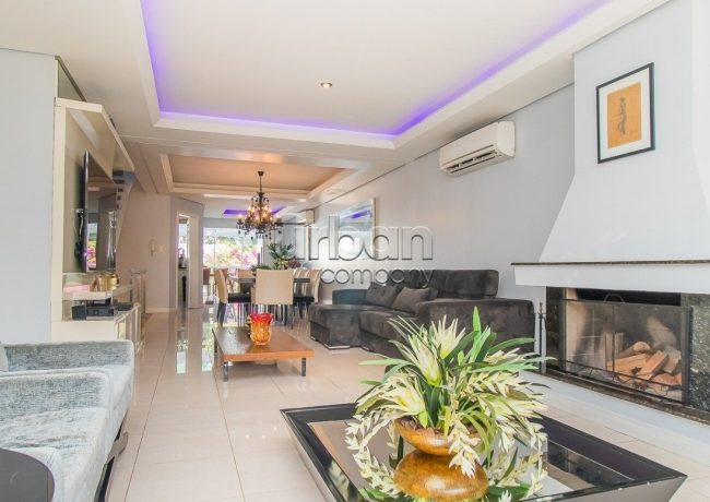 Casa com 362m², 3 quartos, 3 suítes, 4 vagas, no bairro Chácara Das Pedras em Porto Alegre