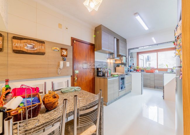 Apartamento com 167m², 3 quartos, 1 suíte, 2 vagas, no bairro Higienópolis em Porto Alegre
