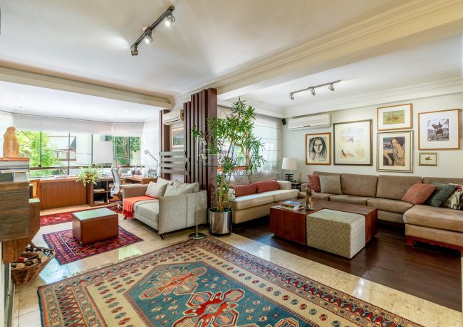 Apartamento com 150m², 3 quartos, 1 suíte, 2 vagas, no bairro Bela Vista em Porto Alegre