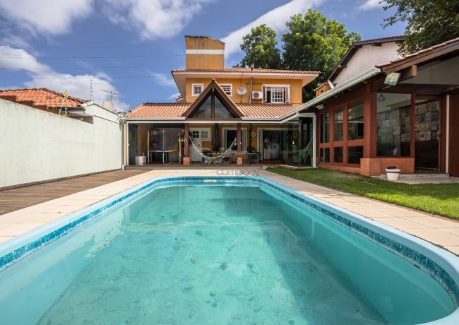 Casa com 246m², 3 quartos, 1 suíte, 3 vagas, no bairro Vila Ipiranga em Porto Alegre